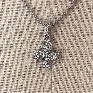 Clover pendant fashion necklace